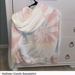 hollister sweatshirt